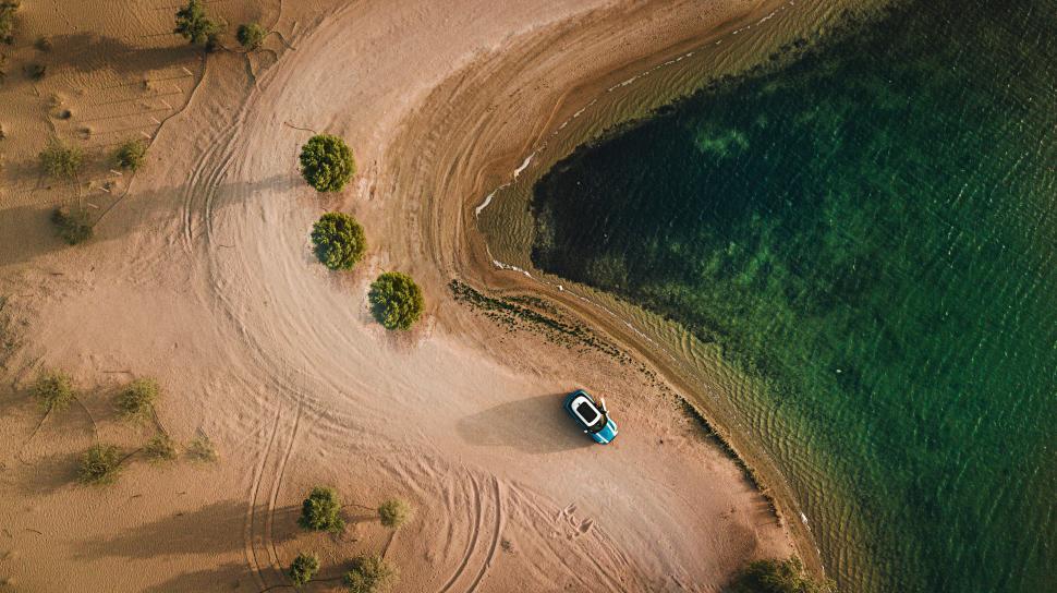 Free Image of Car and desert lake 