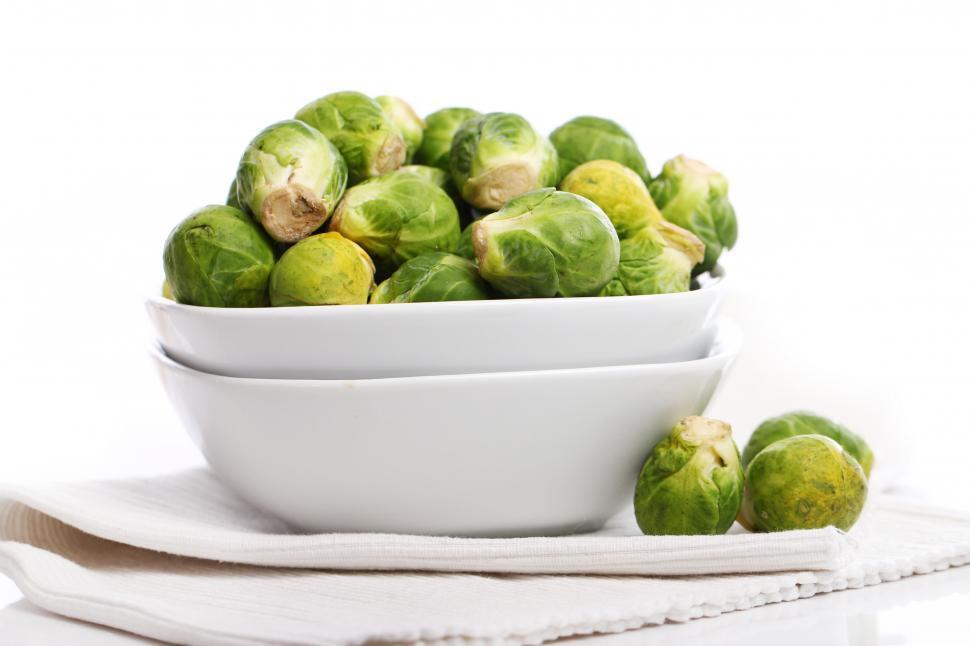 Free Image of Brussels sprouts in the plate 