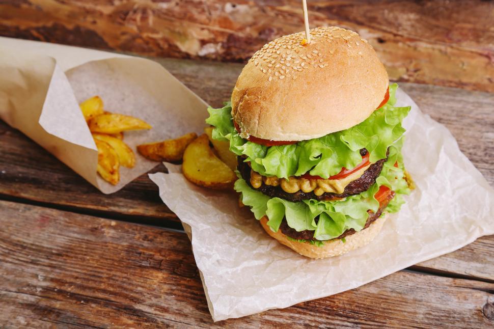 Free Image of Delicious gourmet burger with fries 