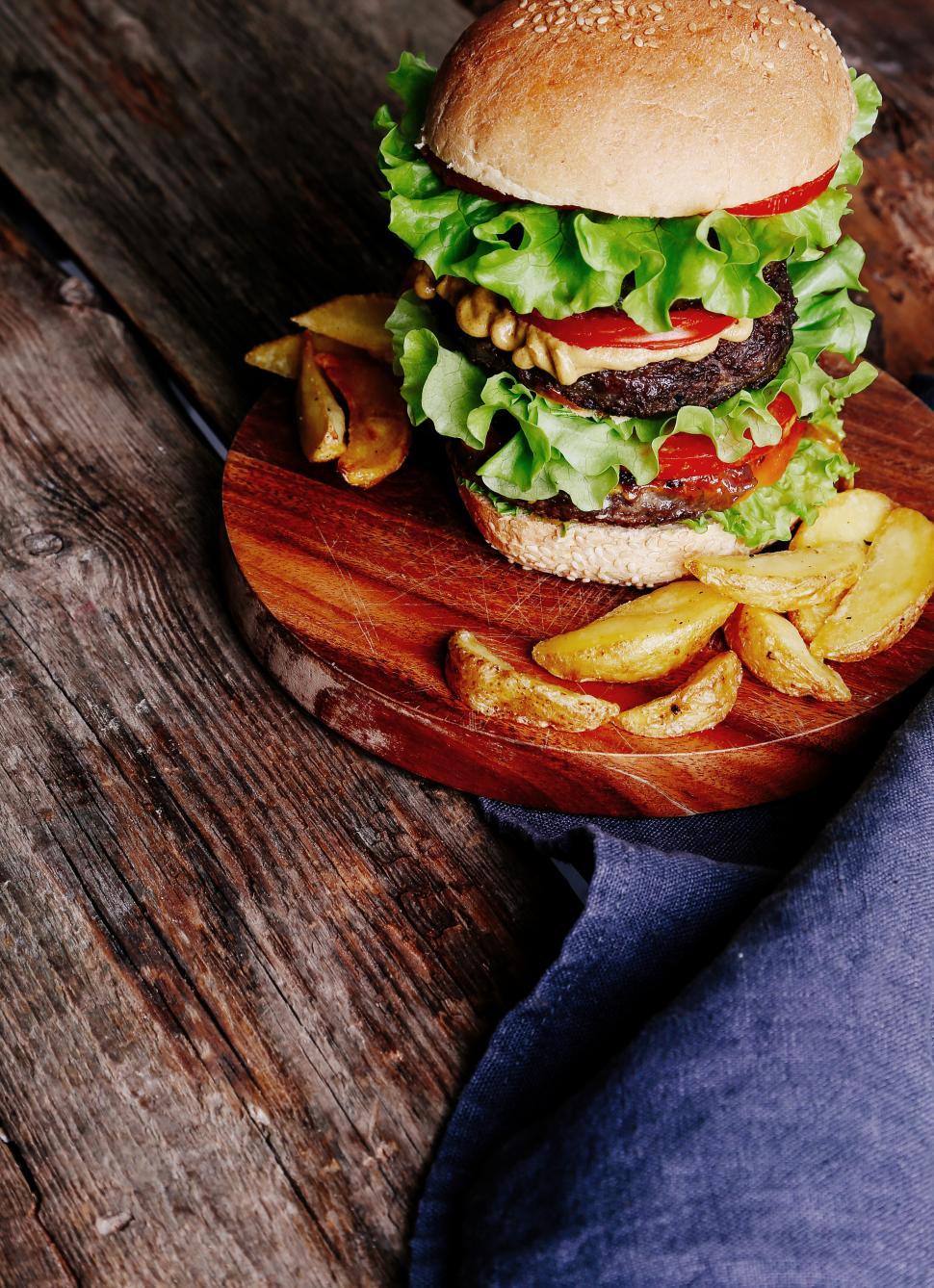 Free Image of Delicious stacked burger with fresh ingredients 
