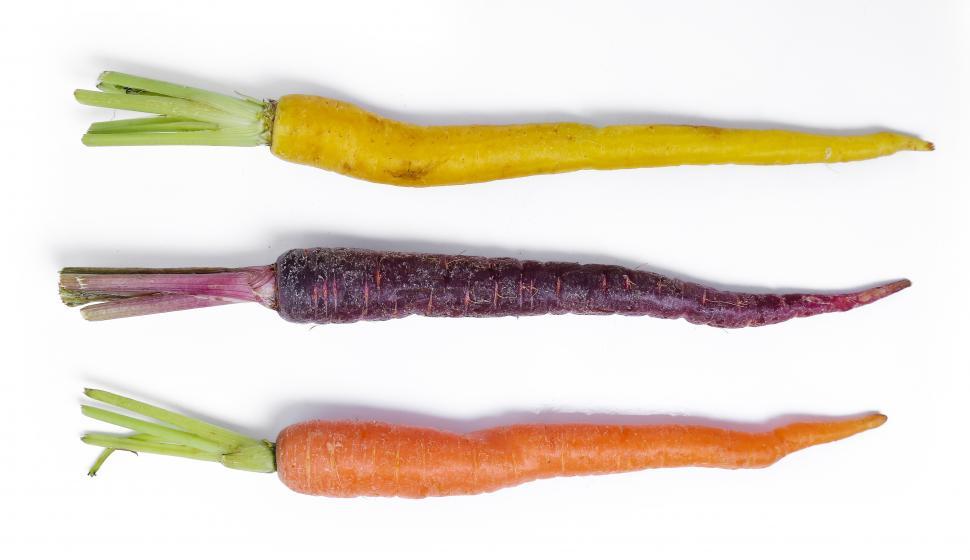 Free Image of Three carrots on the table 