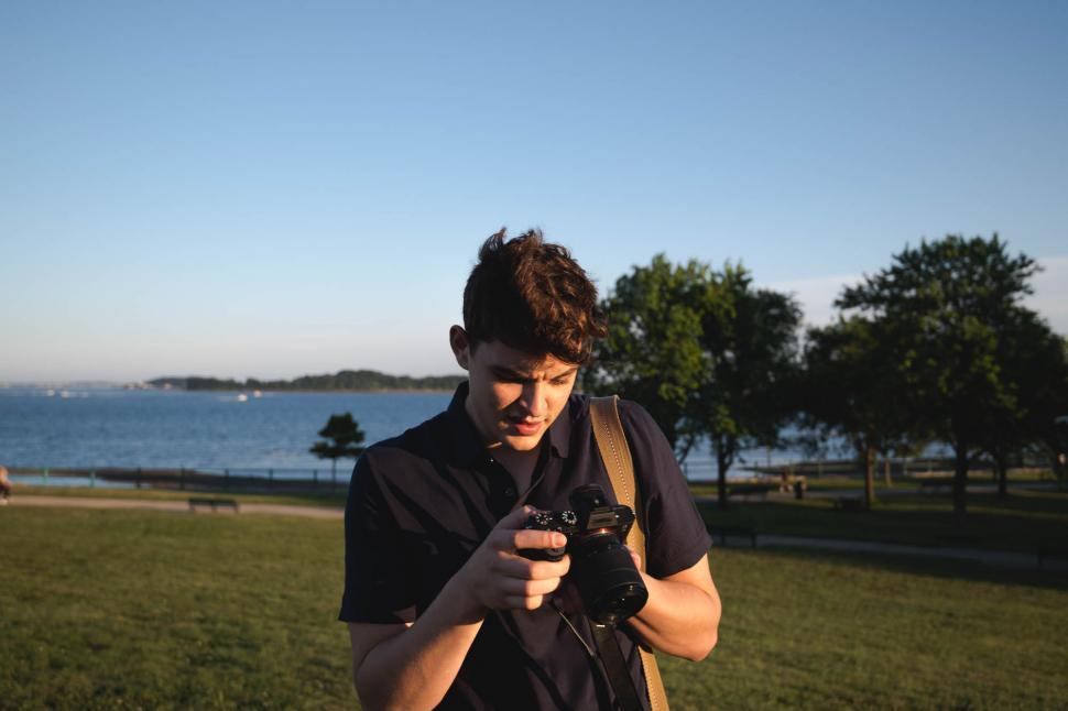 Free Image of Male photographer with camera 
