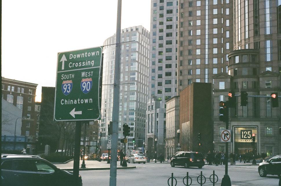 Free Image of Cars and traffic lights with city buildings 