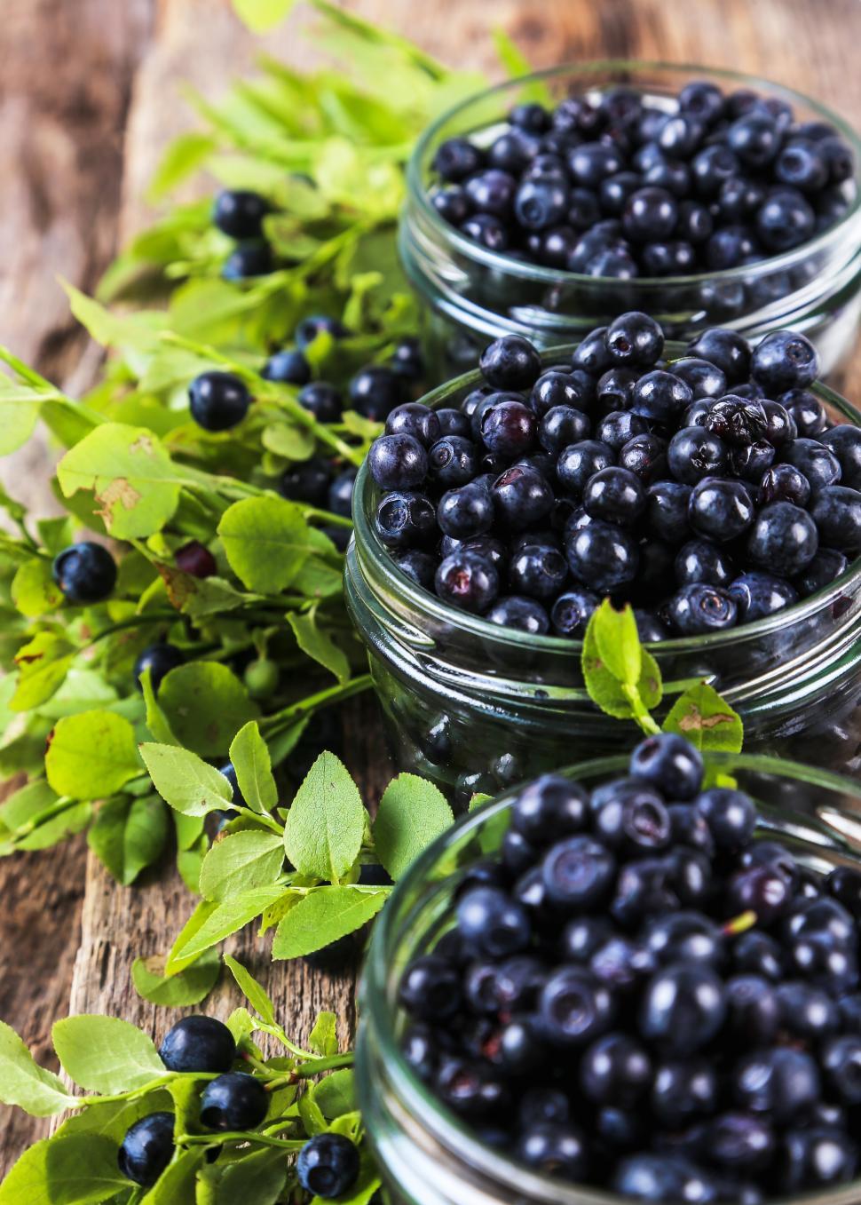 Free Image of Blueberries in three jars 