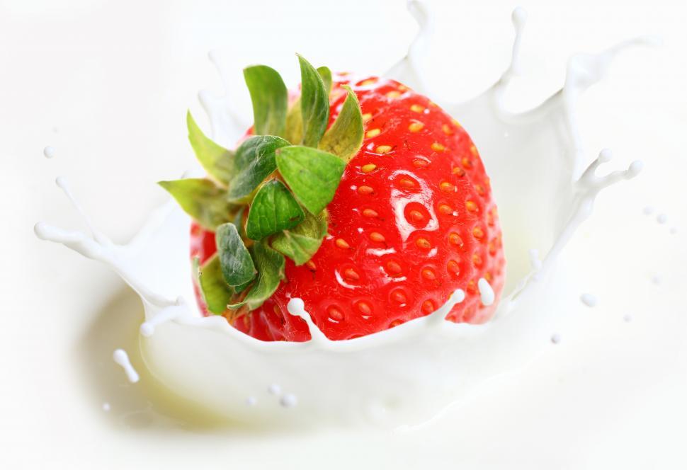 Free Image of Strawberry falling into milk 