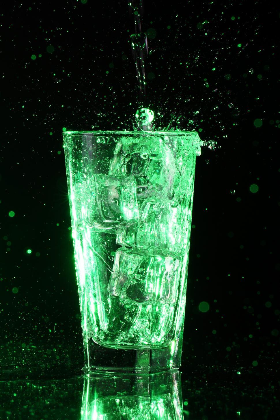 Free Image of Green acid cocktail with splash 
