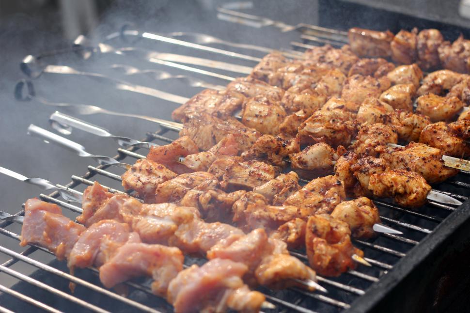 Free Image of Fresh chicken skewers prepared over fire 