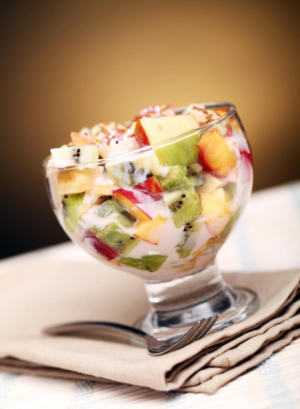 Free Image of Fruit salad with yogurt 