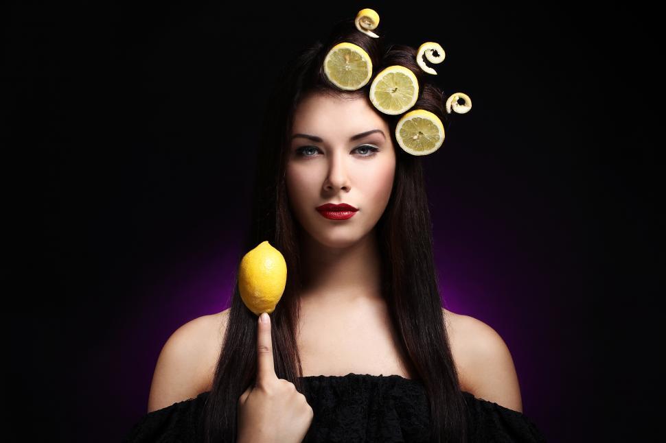 Free Image of Stylish photo of brunette with lemons in her hairstyle 