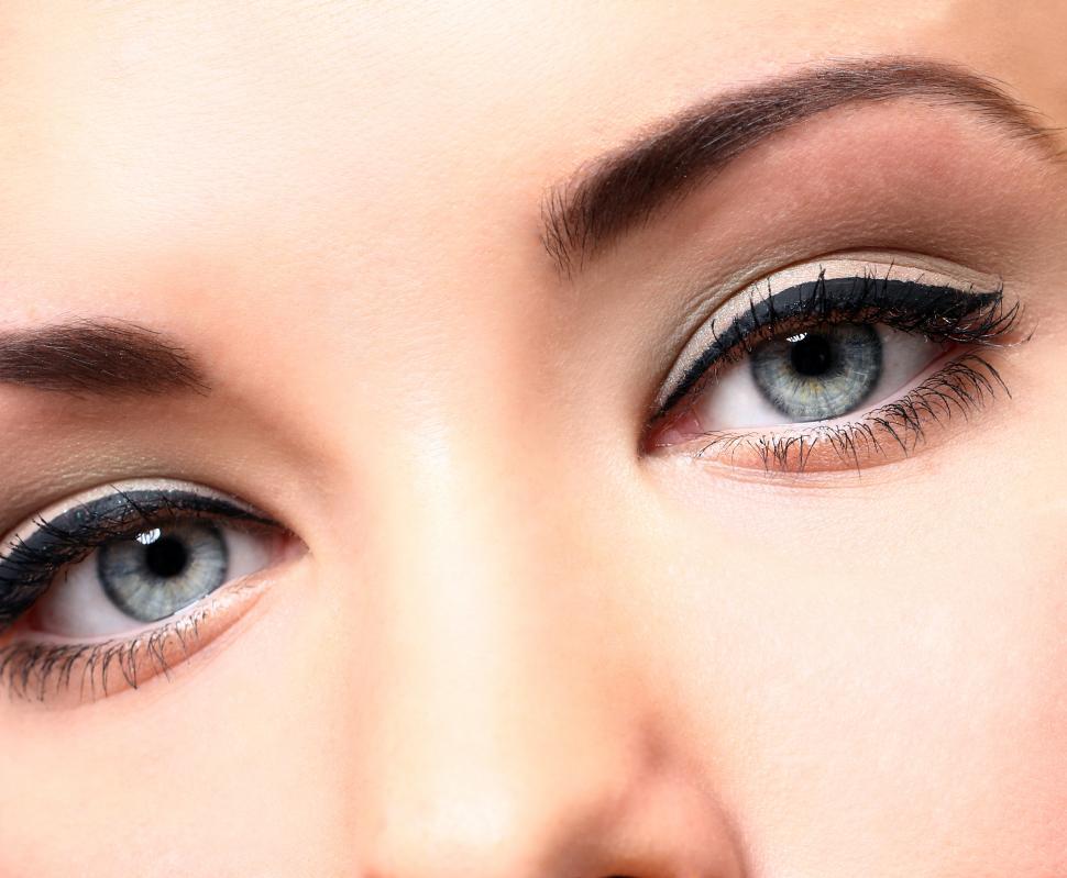 Free Image of Beautiful eyes with makeup 