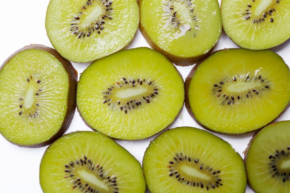 Free Image of Delicious kiwi slices - fruit background 