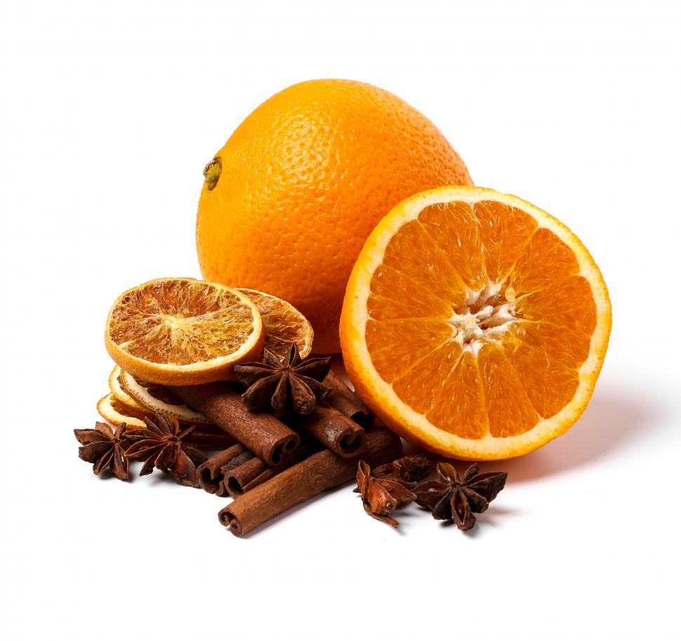 Free Image of Cinnamon sticks with oranges 