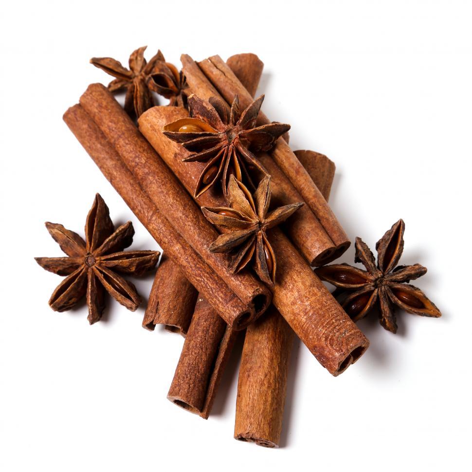 Free Image of Cinnamon sticks and star anise 