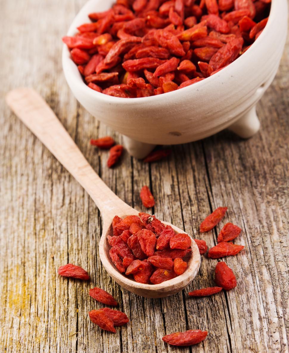 Free Image of Spoon full of Goji berry from a full bowl 