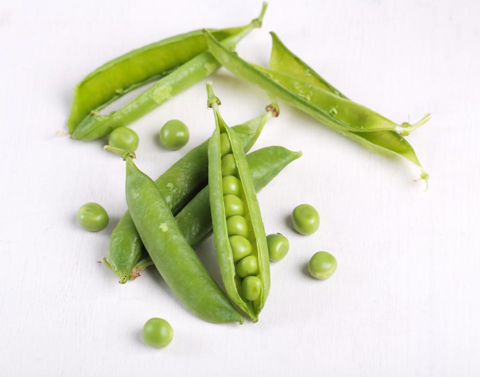 Free Image of Natural peas, split from the garden spilling peas 