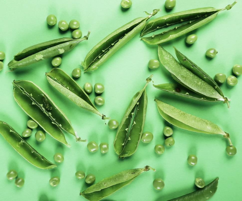Free Image of Natural peas split shells full green image 