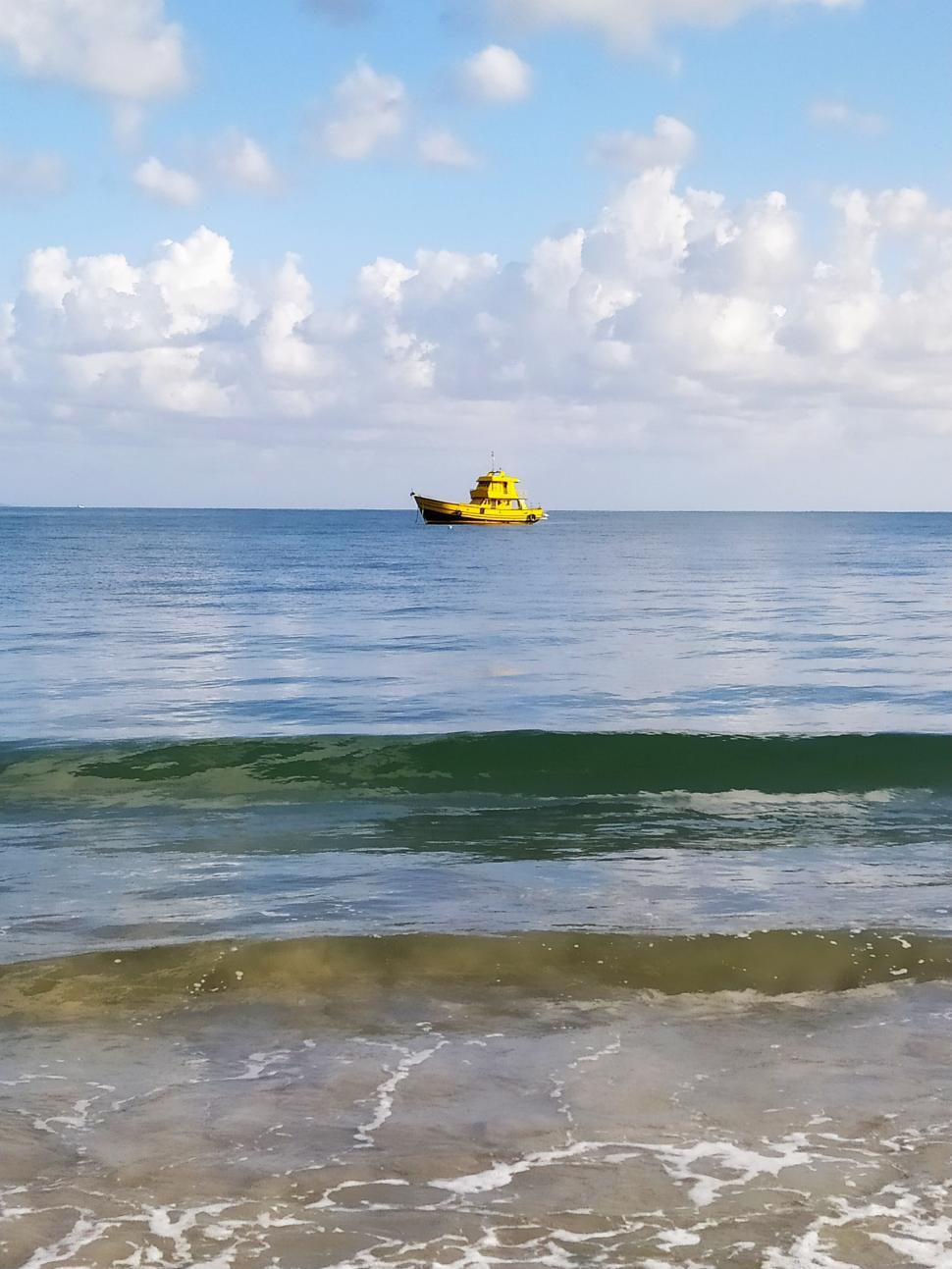 Free Image of Yellow boat on the ocean 