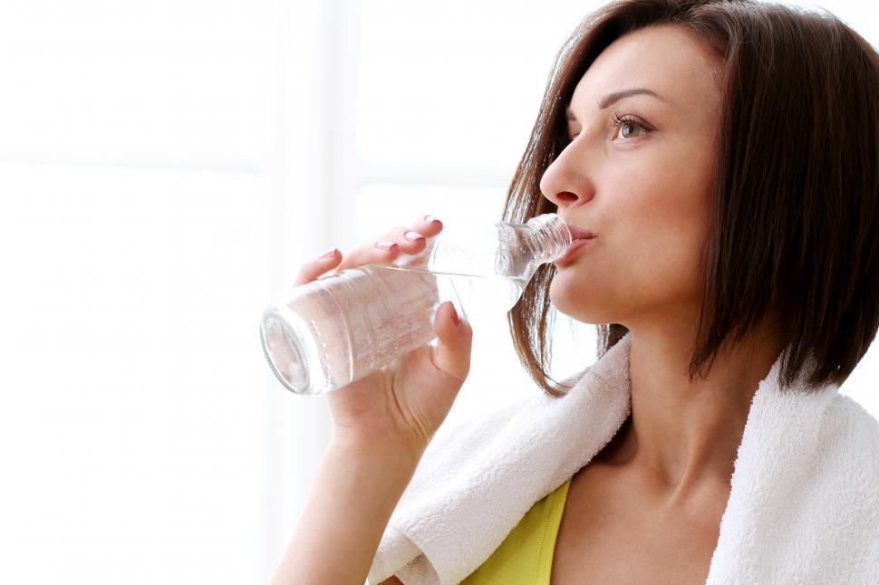 Free Image of Woman with bottle of fresh water 