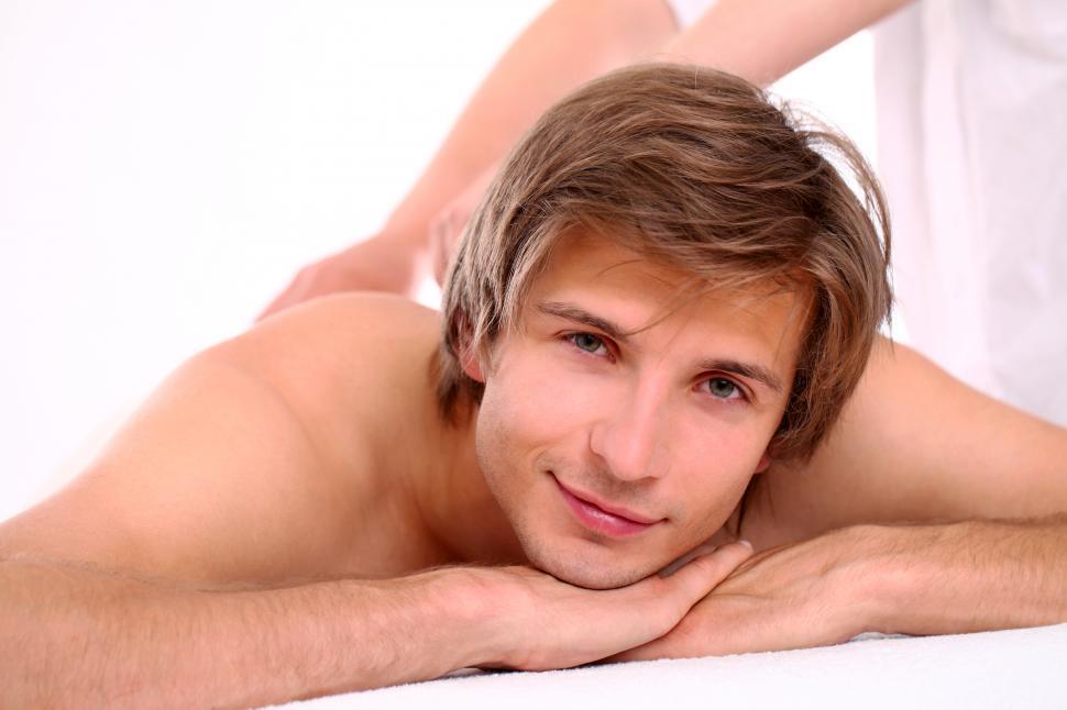 Free Image of Handsome guy relaxing at massage session 