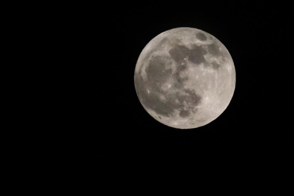 Free Image of Full Moon in dark sky 