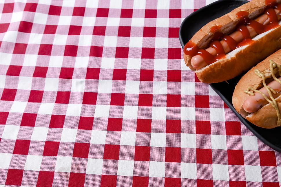 Free Image of Hot dog on checkered tablecloth with copyspace 
