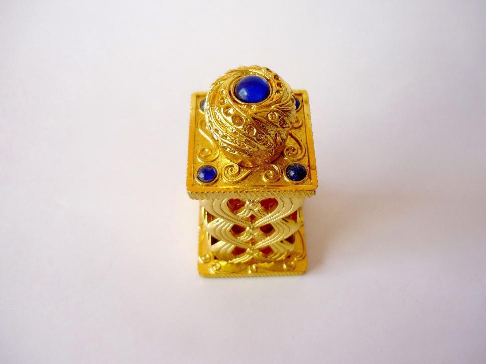 Free Image of Gold Ring With Blue Stone 