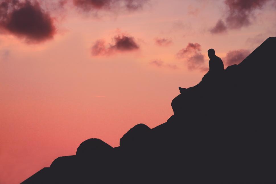 Free Image of Alone man with sunset sky 