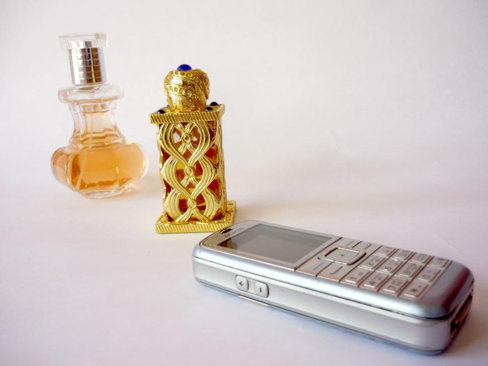 Free Image of Arabic Perfumes With Nokia Mobile 