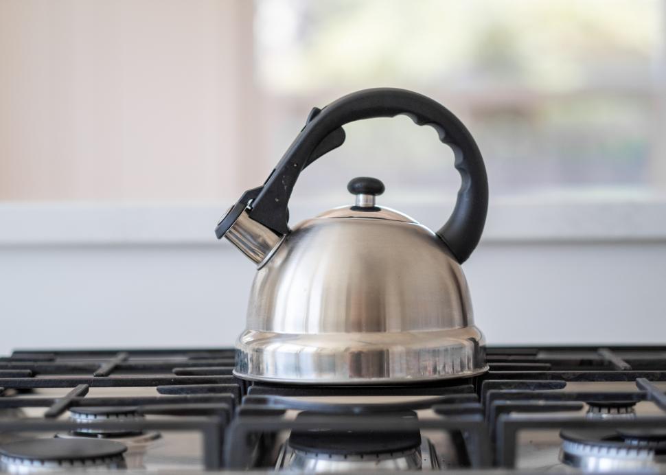 Free Image of Teapot on stove 