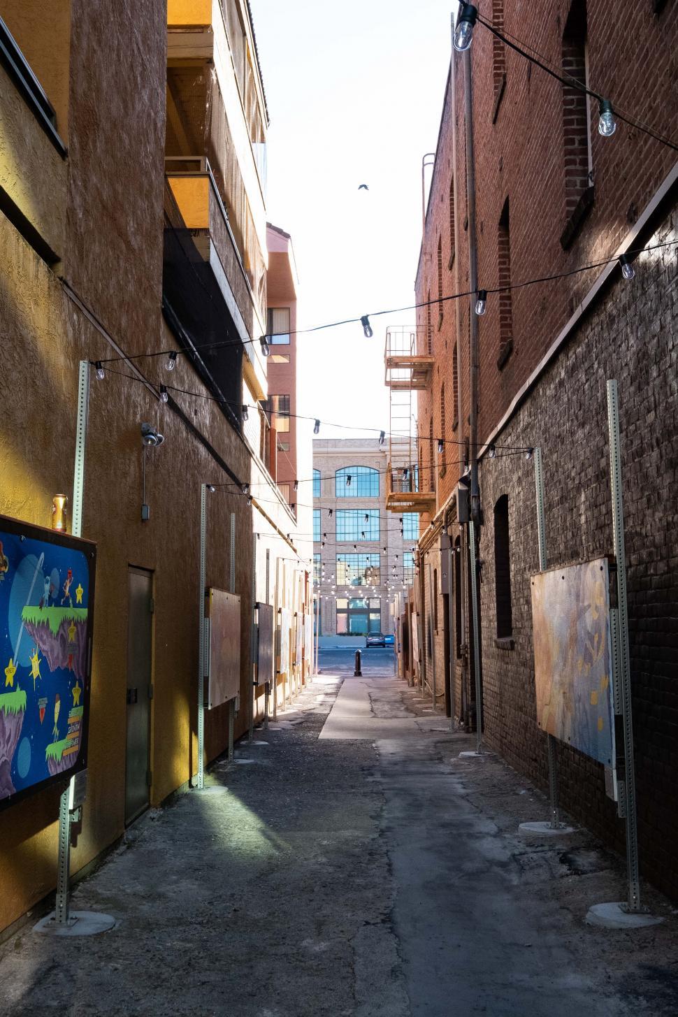Free Image of Deserted alley and buildings with grunge walls 