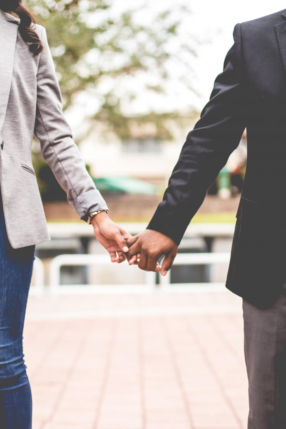 Free Image of Couple holding hands 