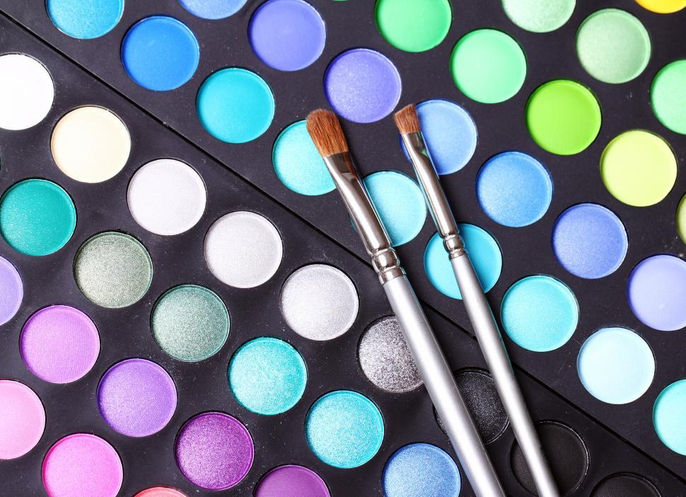 Free Image of Colorful eyeshadows in blue and green tones 