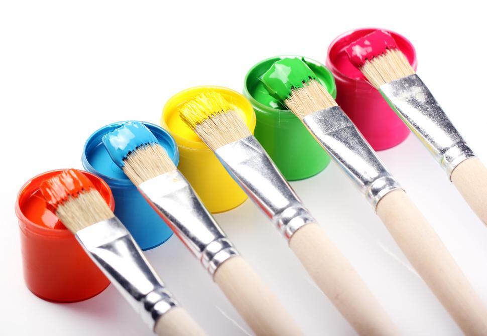 Free Image of Rainbow of colorful paints on the tips of brushes 