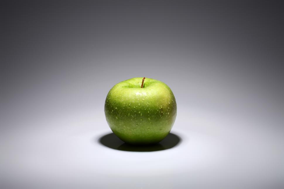 Free Image of One fresh green apple 