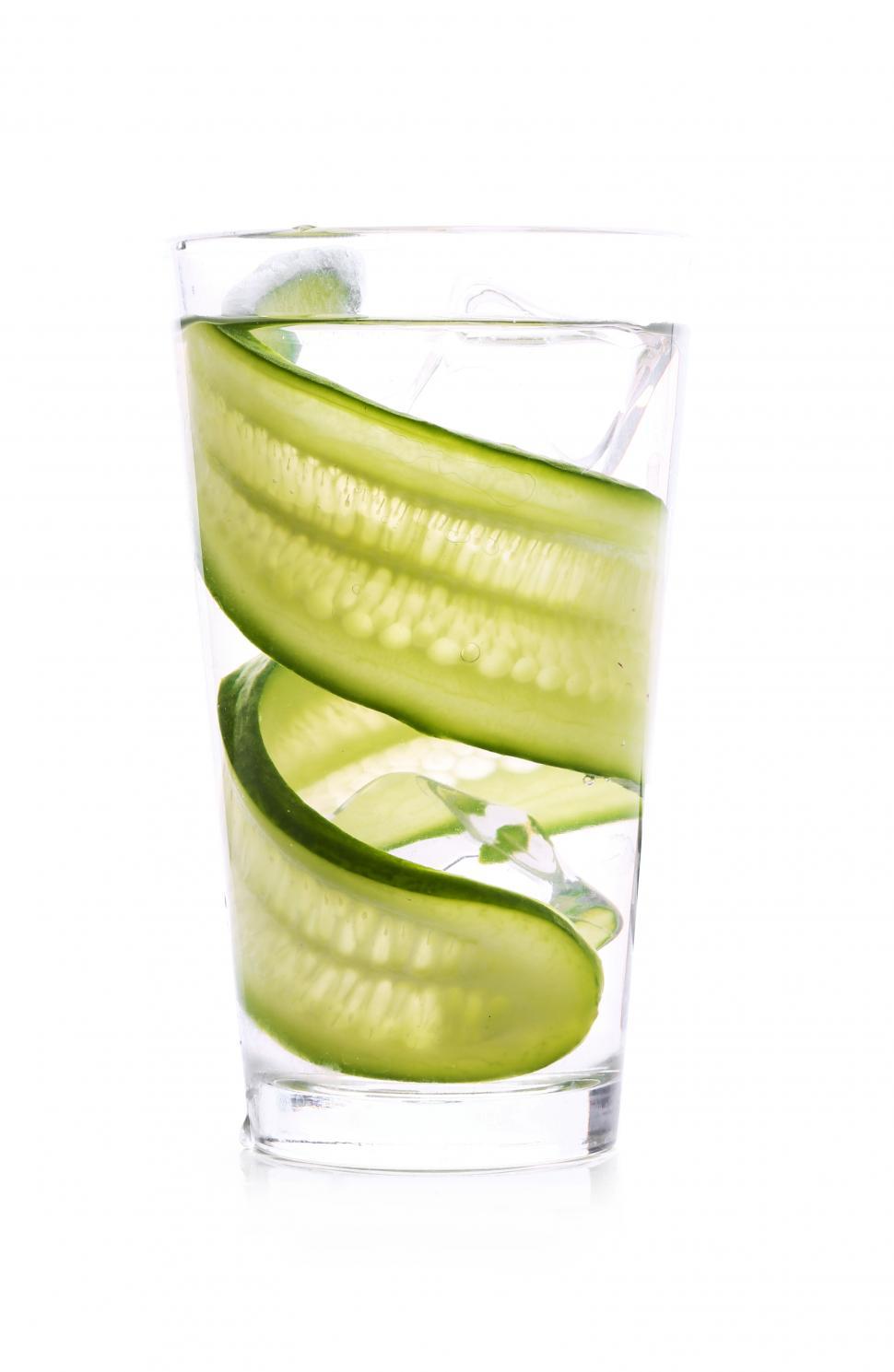 Free Image of Refreshing cucumber water drink 