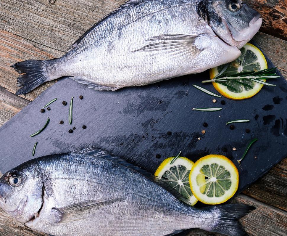 Free Image of Fish to be cooked with lemon and herbs 