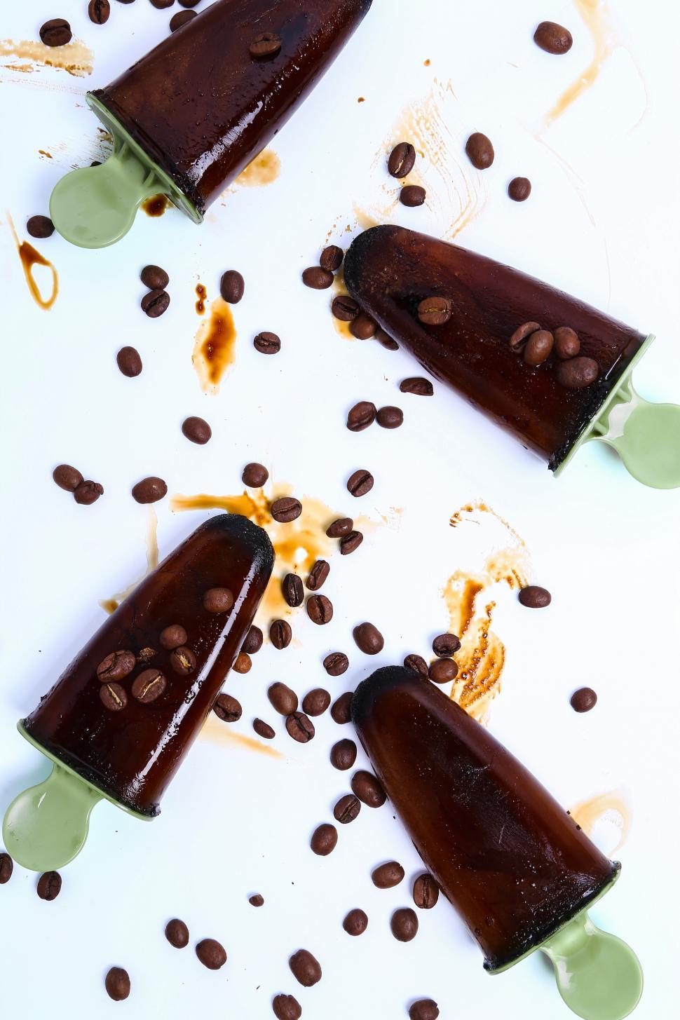 Free Image of Frozen coffee pops with whole beans 
