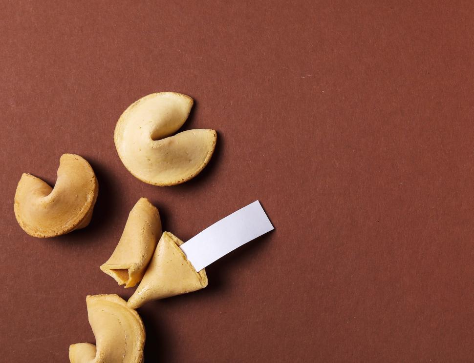 Free Image of Fortune cookie with blank fortune 
