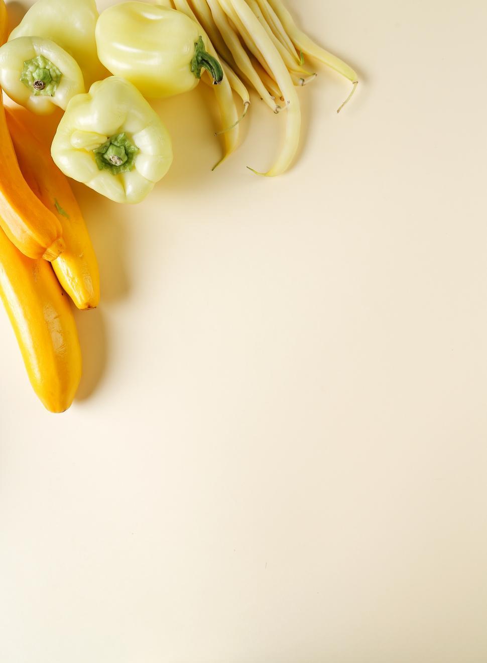 Free Image of Vegetable background with copyspace - light color 