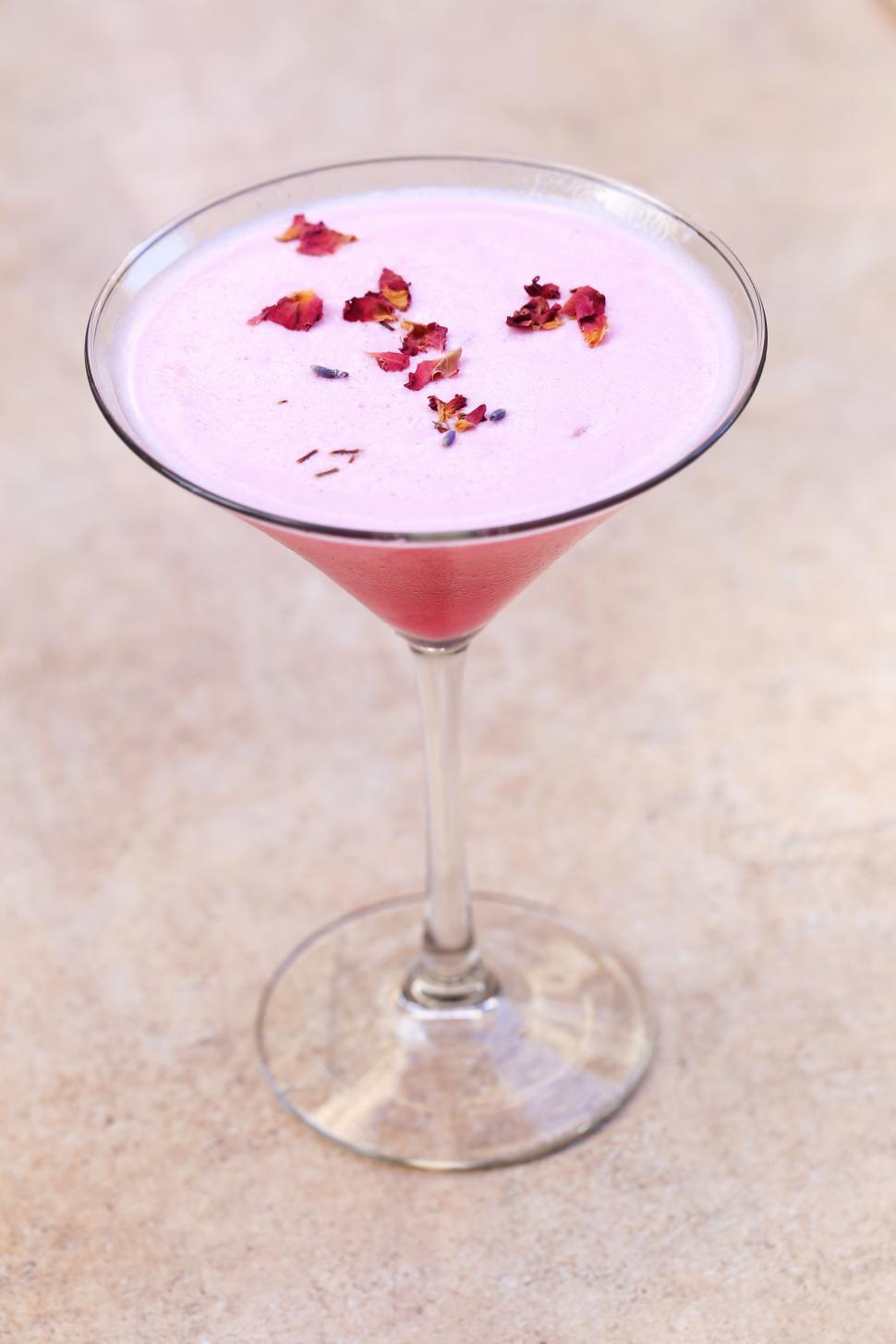 Free Image of Cocktail with flower petals 