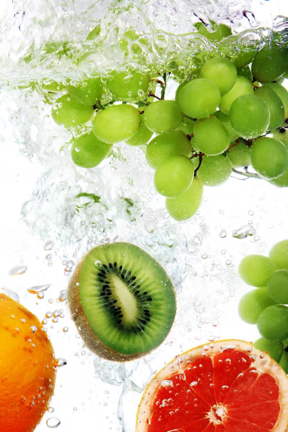 Free Image of Fruit dropped into water 