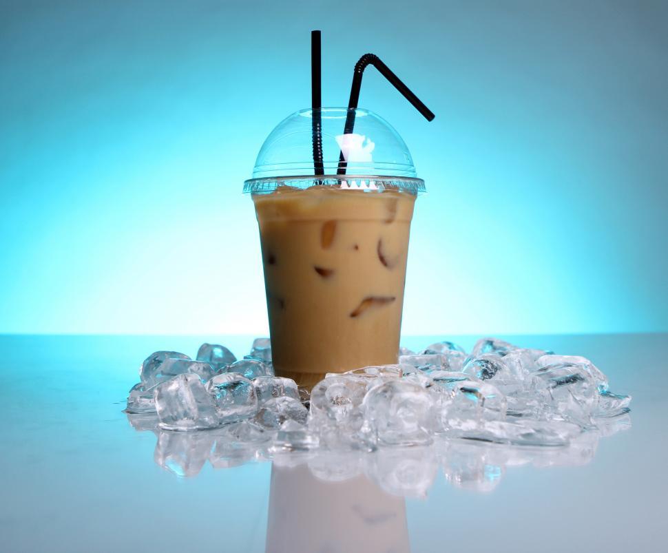 Free Image of Iced coffee drink 