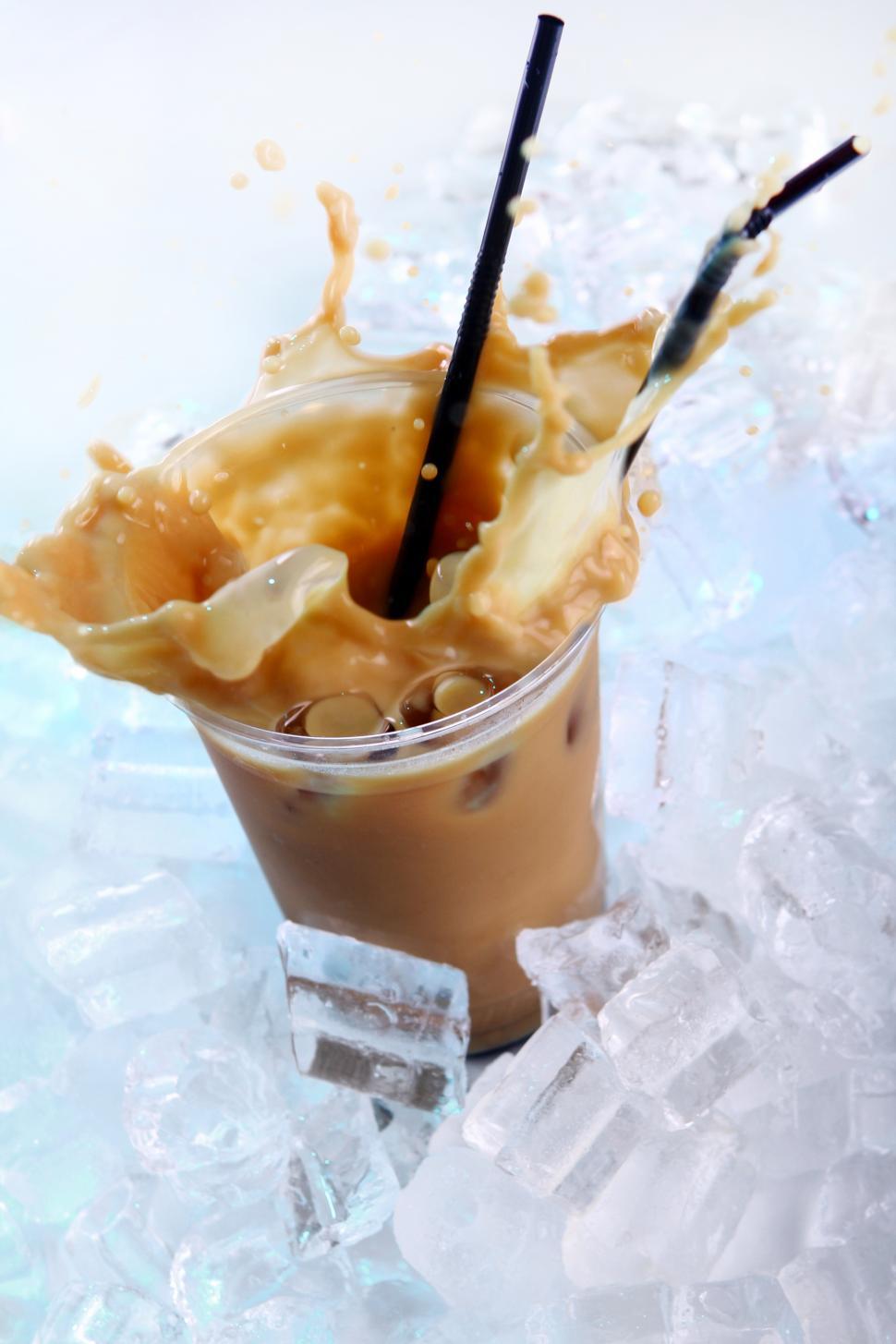 Free Image of Cold coffee drink with ice splashes 