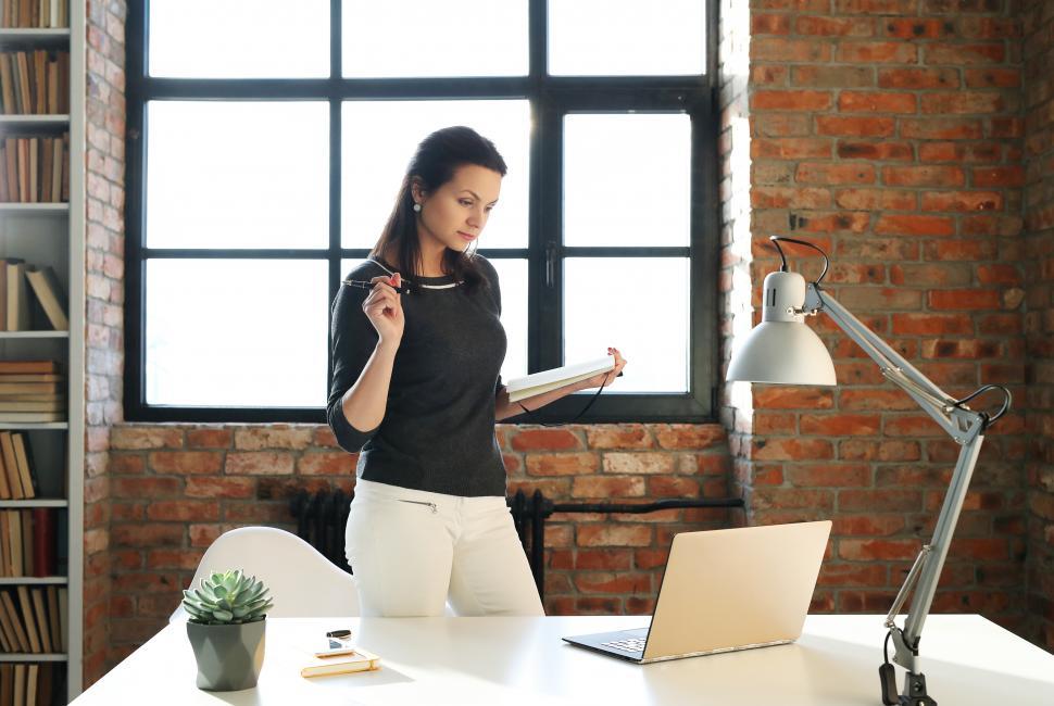 Free Image of Woman in modern office 