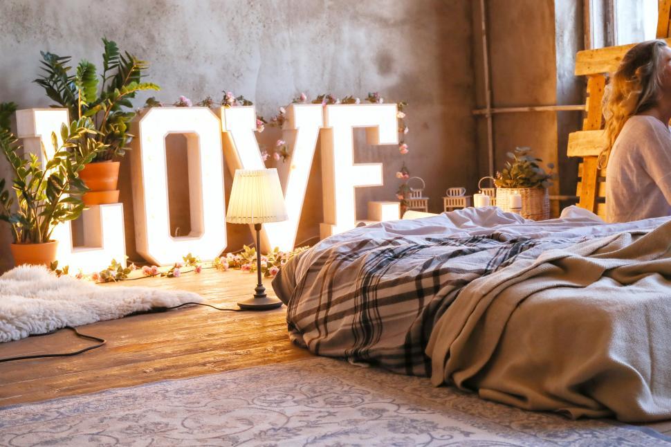 Free Image of Trendy bedroom with LOVE sign 
