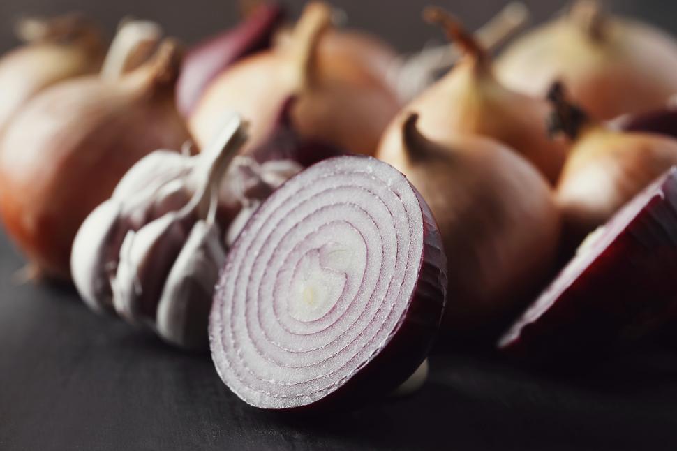 Free Image of Onions and garlic 