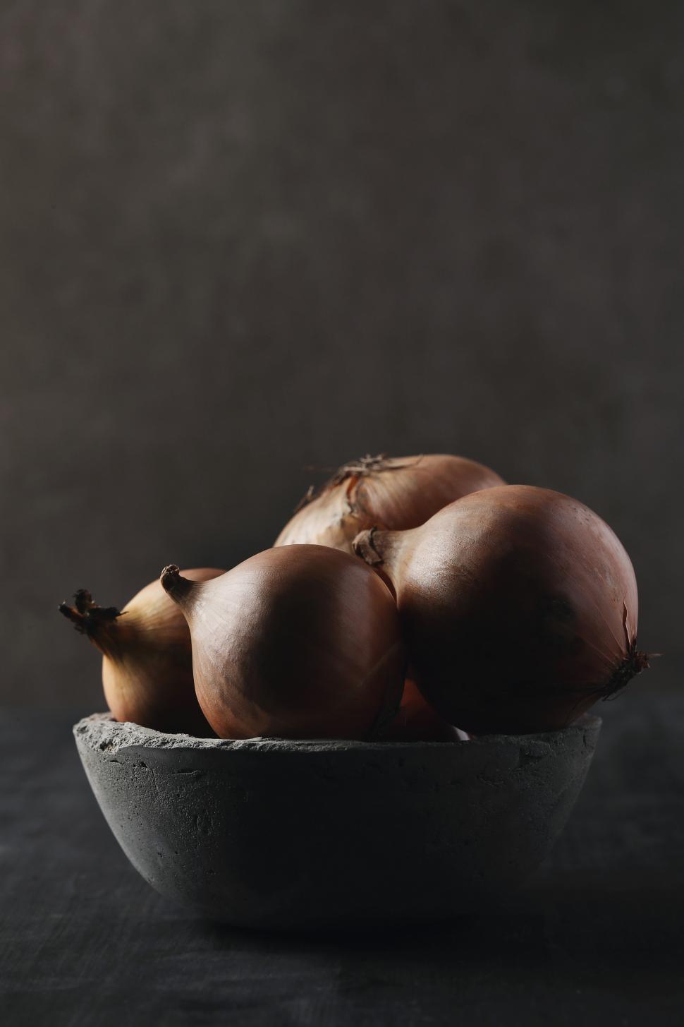 Free Image of Onions in a bowl 