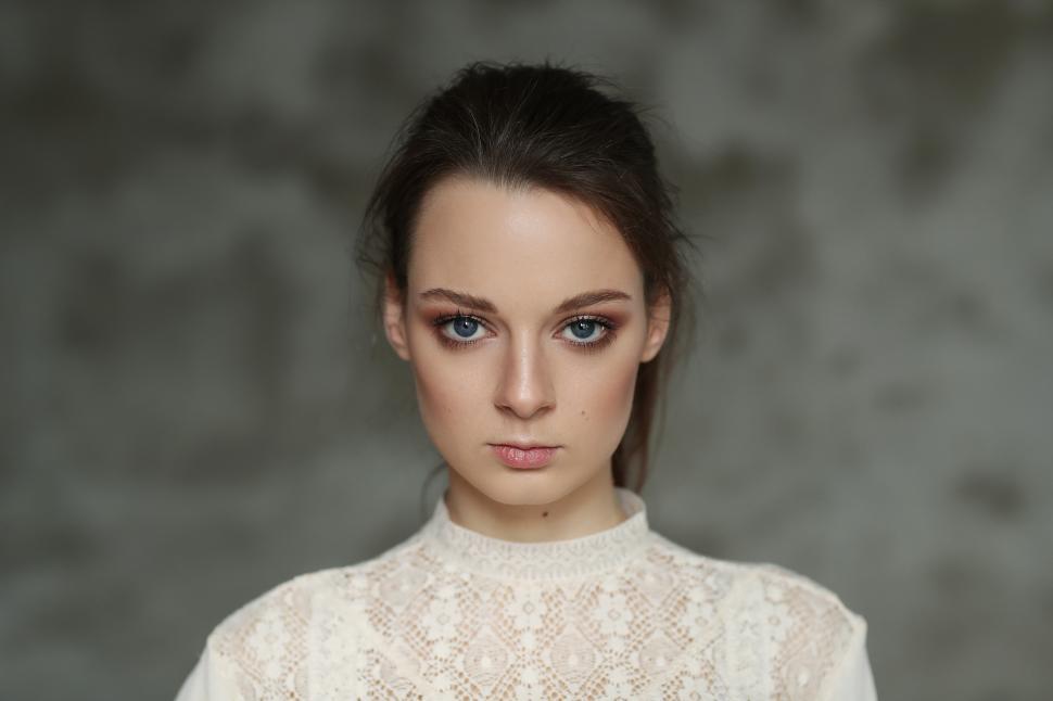 Free Image of Young woman looking into the camera 
