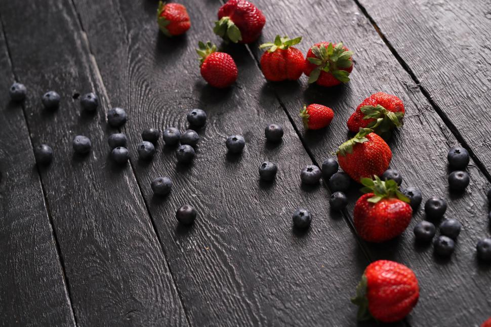 Free Image of Berries on the table 