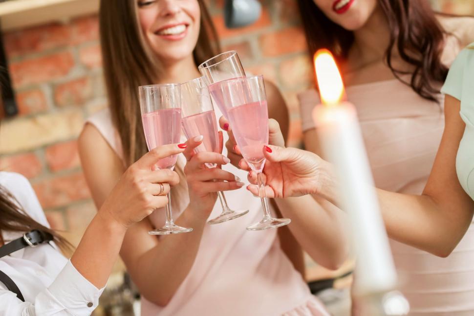 Free Image of Group toast with pink champagne  